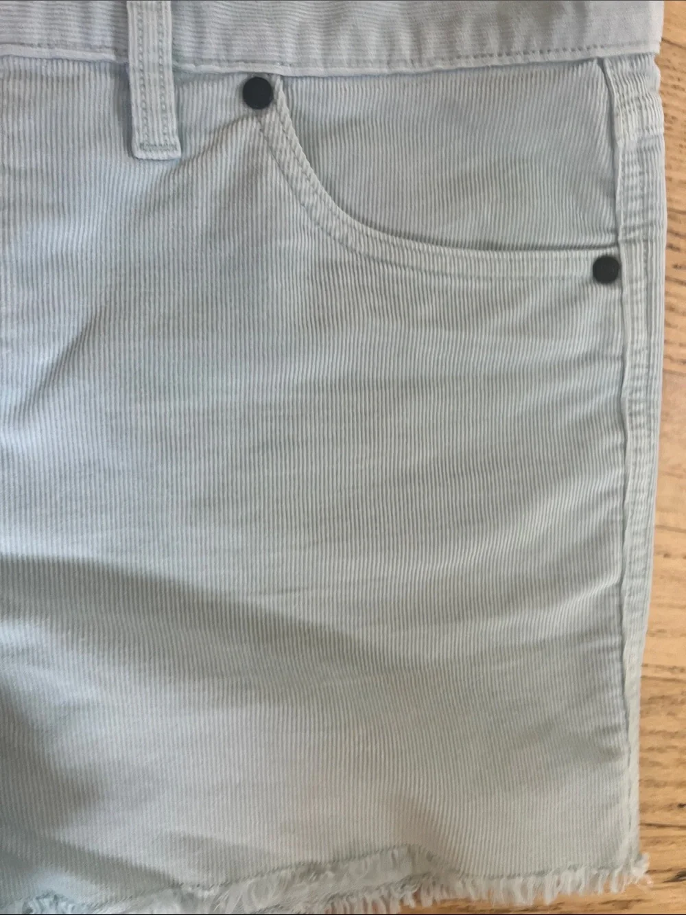 Carve Designs women’s Pale Blue Denim Cutoff Shorts - Picture 4 of 6